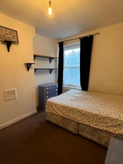 1 bedroom in a flat share to rent, Stamford Hill, London N16