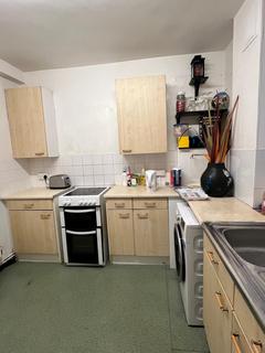 1 bedroom in a flat share to rent, Stamford Hill, London N16