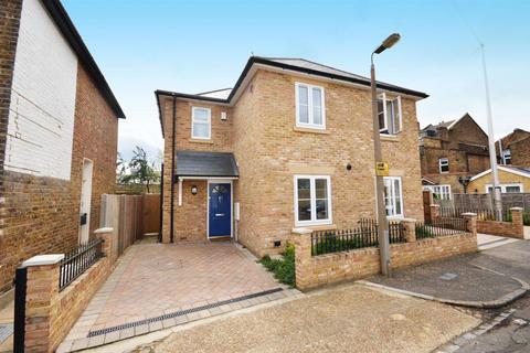 2 bedroom semi-detached house to rent, Latimer Road, Teddington