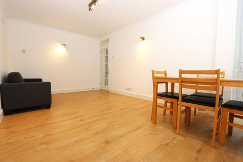 2 bedroom flat to rent, Ashbourne Close, Finchley / Wodoside Par N12