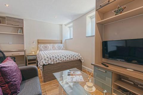 Studio to rent, Apt 2, Eagle House, Blackfriars Road M3