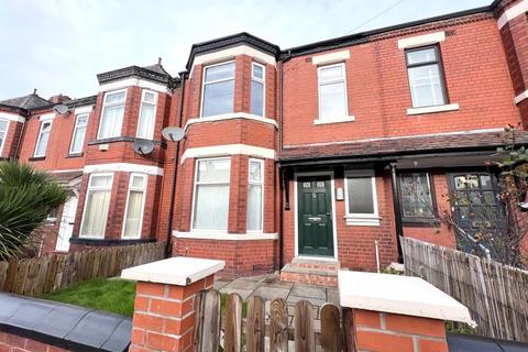 3 bedroom terraced house to rent, Cholmondeley Road, Salford