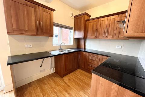 3 bedroom terraced house to rent, Cholmondeley Road, Salford