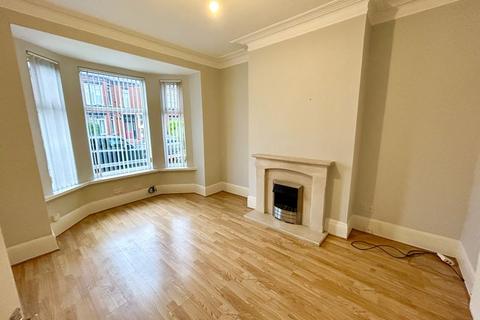 3 bedroom terraced house to rent, Cholmondeley Road, Salford