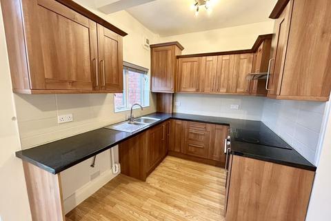 3 bedroom terraced house to rent, Cholmondeley Road, Salford