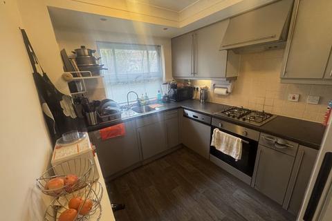 2 bedroom apartment to rent, Royal Court Drive, Heaton