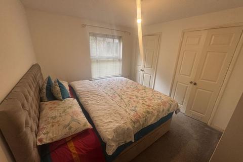 2 bedroom apartment to rent, Royal Court Drive, Heaton