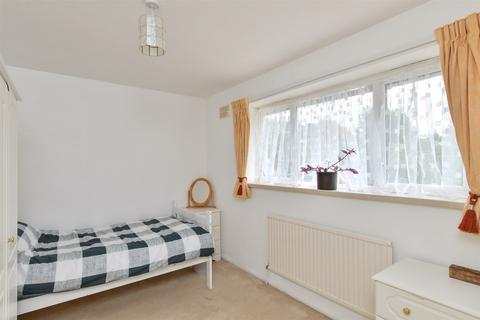 18 Bodiam Close, Seaford, BN25 3TT