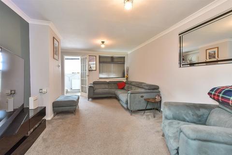 18 Bodiam Close, Seaford, BN25 3TT