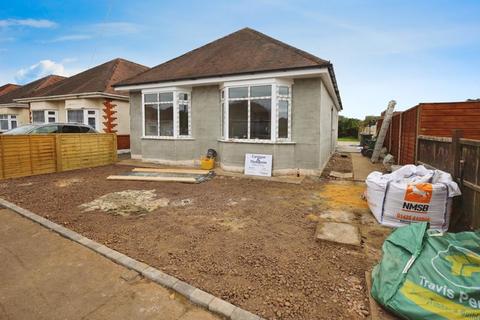 3 bedroom detached bungalow to rent, Ibbett Road, Bournemouth BH10