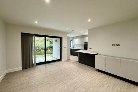 2 bedroom apartment for sale, Asplands House, 19 Asplands Close, Woburn Sands, Bedfordshire, MK17 8XD