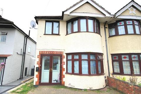 4 bedroom terraced house to rent, CARLYON AVENUE, HARROW, MIDDLESEX, HA2 8SN