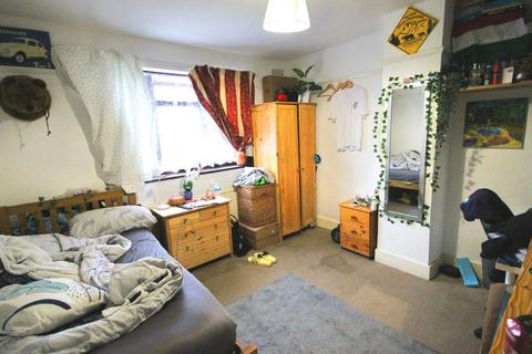 4 bedroom terraced house to rent, CARLYON AVENUE, HARROW, MIDDLESEX, HA2 8SN