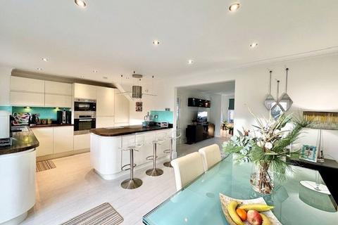 18 Auchengate, Troon, KA10 6UG