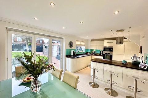 18 Auchengate, Troon, KA10 6UG