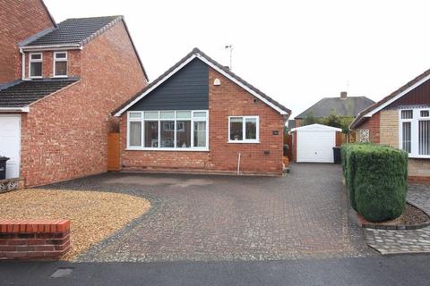 2 bedroom detached bungalow for sale, Beachcroft Road, Kingswinford DY6