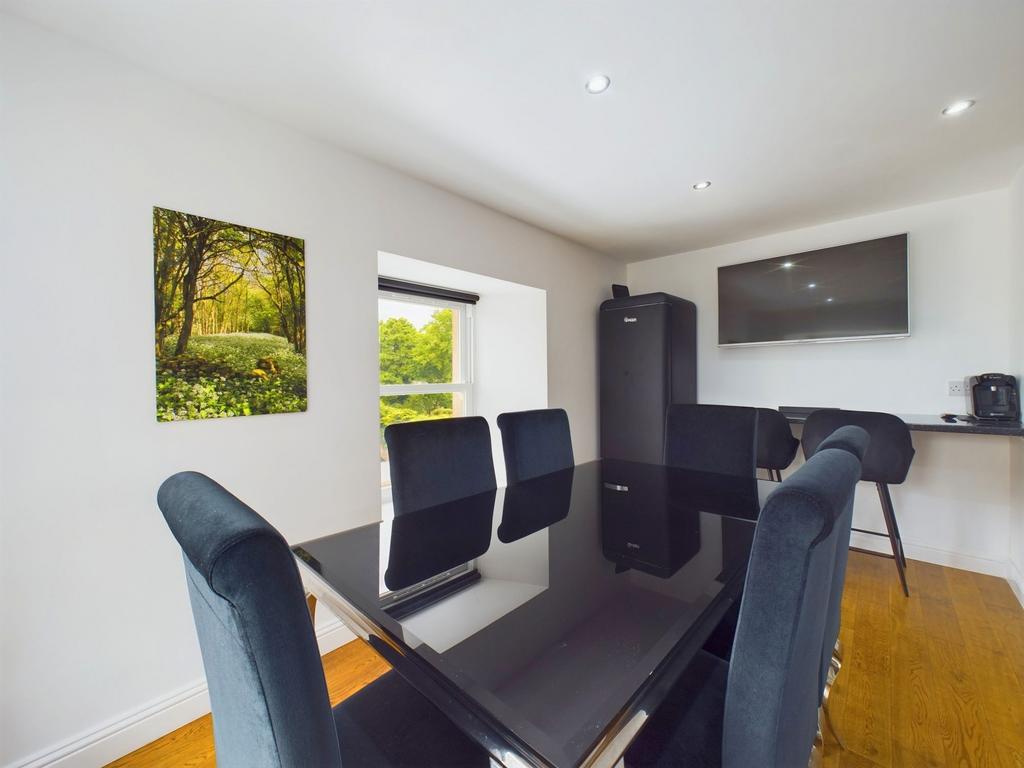 Kitchen/ dining room