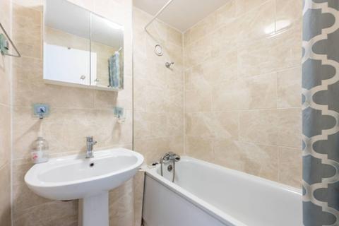 2 bedroom flat to rent, London E3