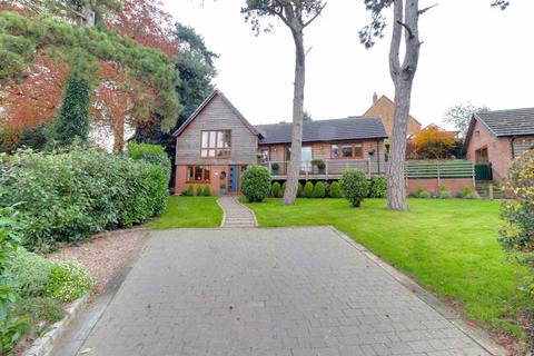 2 bedroom detached house for sale, St. James Crescent, Stafford ST17