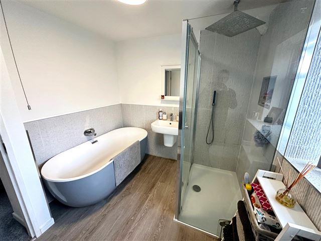 Bath/Shower Room