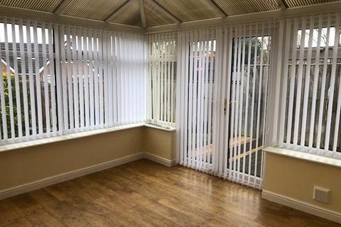 3 bedroom end of terrace house to rent, Weston Park View, Otley