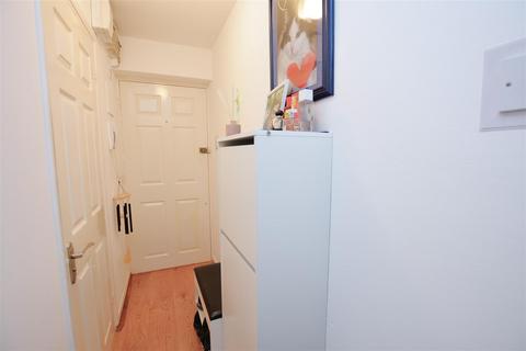 Studio for sale, Wilkins Close, Mitcham CR4