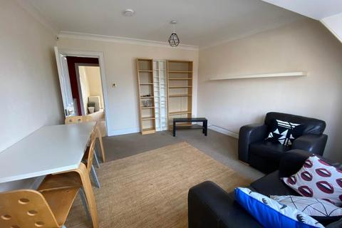 2 bedroom flat to rent, 12 5R Whitehall Crescent, ,