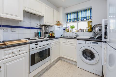 2 bedroom flat for sale, London N14