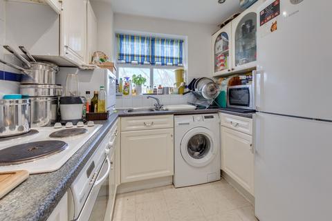 2 bedroom flat for sale, London N14