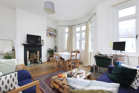 3 bedroom terraced house to rent, Gaskarth Road, Lonon SW12