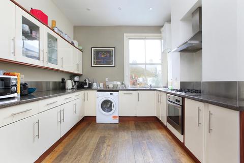 3 bedroom terraced house to rent, Gaskarth Road, Lonon SW12