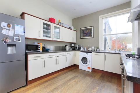 3 bedroom terraced house to rent, Gaskarth Road, Lonon SW12