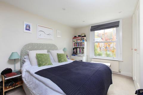 3 bedroom terraced house to rent, Gaskarth Road, Lonon SW12