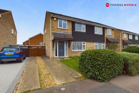 3 bedroom semi-detached house for sale, Shakespeare Drive, Biggleswade SG18