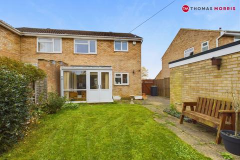 3 bedroom semi-detached house for sale, Shakespeare Drive, Biggleswade SG18