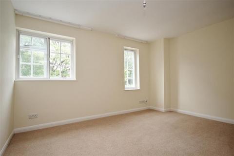 1 bedroom apartment to rent, West Drive, Hurst RG10