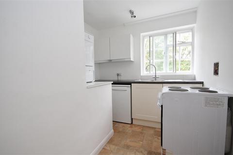 1 bedroom apartment to rent, West Drive, Hurst RG10