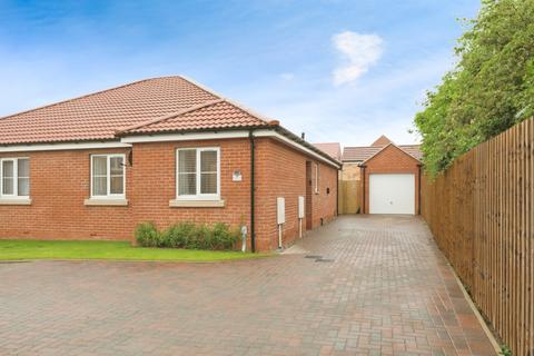 2 bedroom bungalow to rent, Matthews Pasture, East Riding of Yorkshi YO16