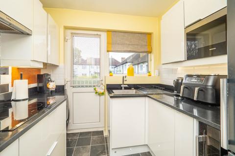 2 bedroom maisonette for sale, The Maisonettes, Cheam SM1