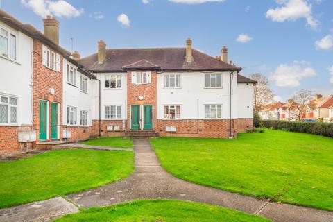 2 bedroom maisonette for sale, The Maisonettes, Cheam SM1