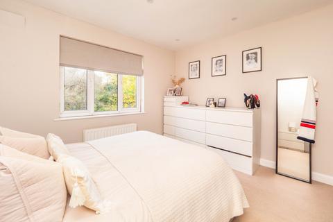 2 bedroom maisonette for sale, The Maisonettes, Cheam SM1