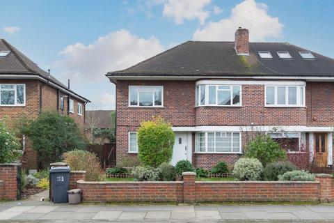 2 bedroom maisonette to rent, Richmond Road, London SW20