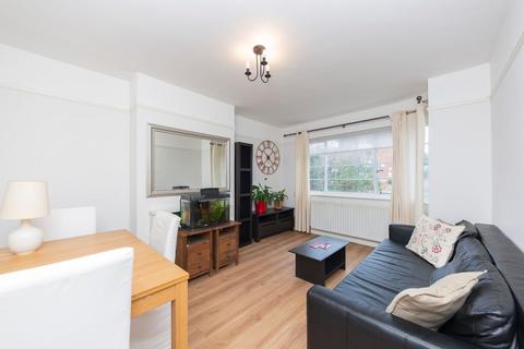 2 bedroom maisonette to rent, Richmond Road, London SW20