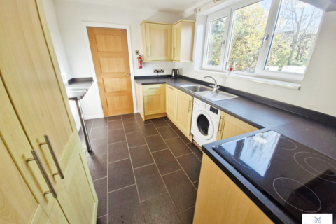 3 bedroom semi-detached house to rent, Finch Mill Avenue, Wigan WN6