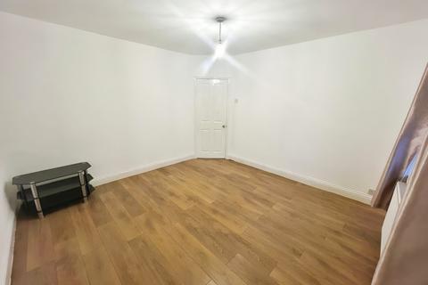 3 bedroom terraced house to rent, Jenkins Road, London E13