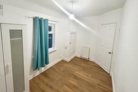 3 bedroom terraced house to rent, Jenkins Road, London E13