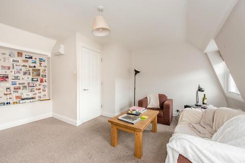 2 bedroom flat to rent, High Street, Surrey TW20