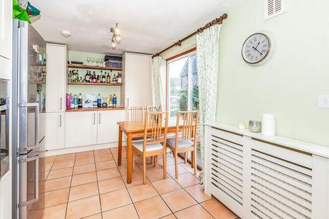 4 bedroom semi-detached house to rent, Spring Rise, Surrey TW20