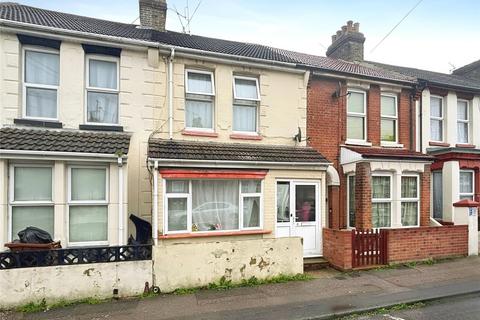 3 bedroom terraced house to rent, Byron Road, Kent ME7