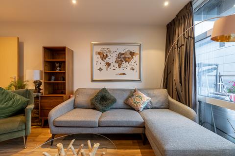 1 bedroom flat to rent, Queenstown Road, Battersea, SW11